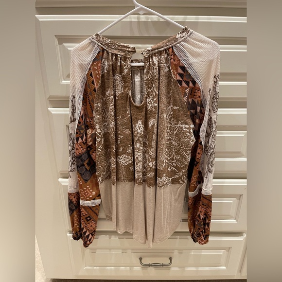 BKE M Medium Women's Flowy Brown and Cream Top - Picture 6 of 8